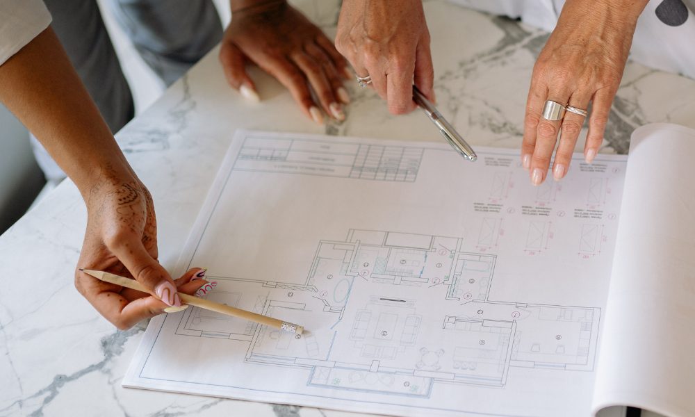 Alt-text- Medallion architecture ceiling design in luxury interior space